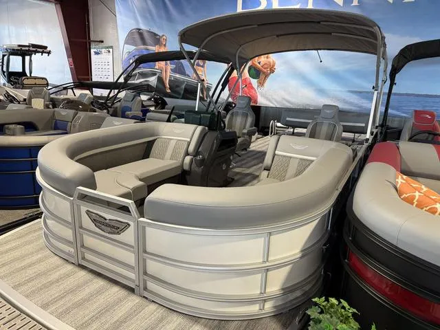 The Image of Bennington M Swingback 22 MSB Tritoon 2025 - 1