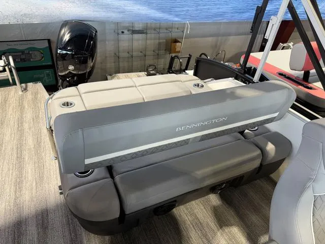 Slide: The Image of Bennington M Swingback 22 MSB Tritoon 2025 - 28