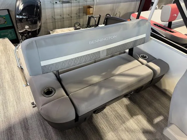 Slide: The Image of Bennington M Swingback 22 MSB Tritoon 2025 - 27