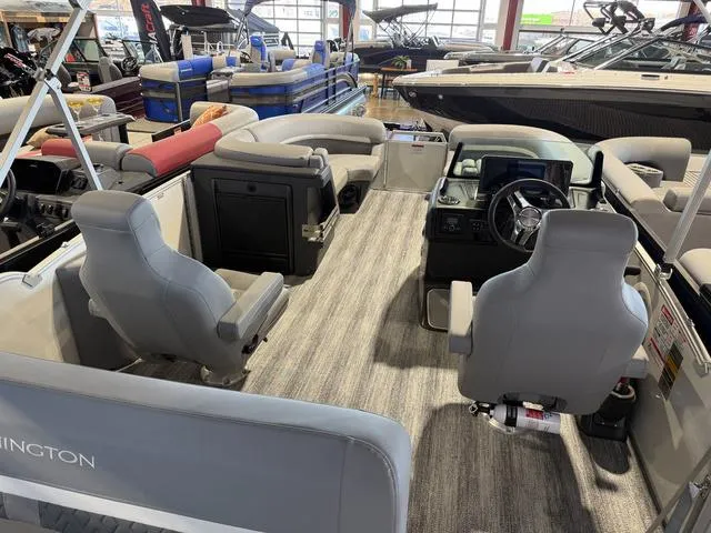 Slide: The Image of Bennington M Swingback 22 MSB Tritoon 2025 - 35