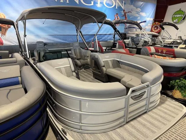 Slide: The Image of Bennington M Swingback 22 MSB Tritoon 2025 - 4