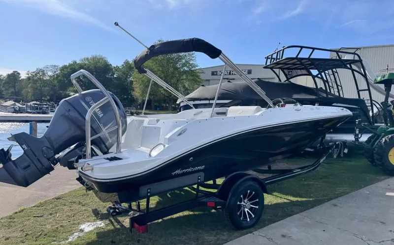 Slide: The Image of Hurricane SunDeck Sport 185 OB 2025 - 3