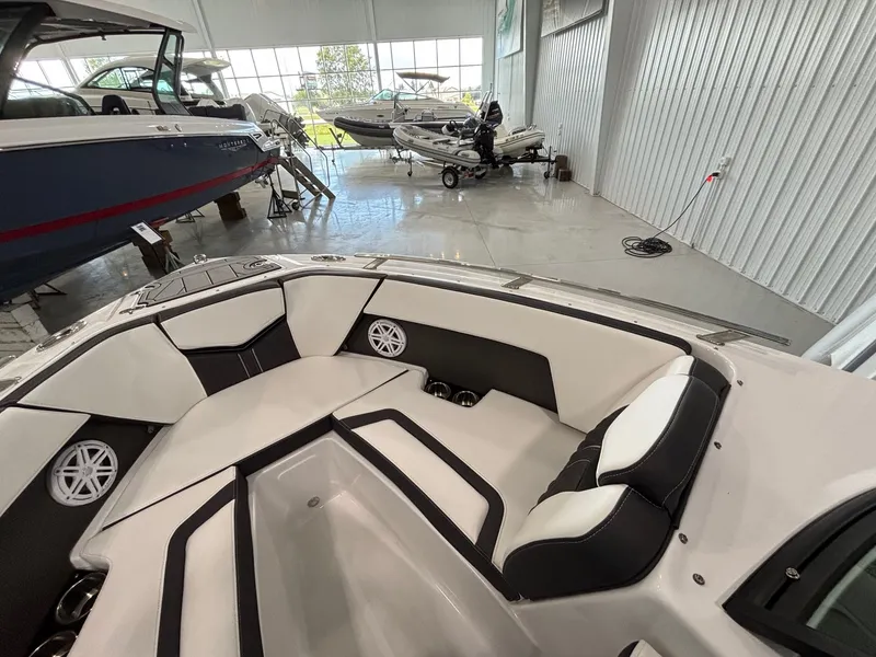 Slide: The Image of Monterey 238SS Luxury Bowrider 2025 - 19