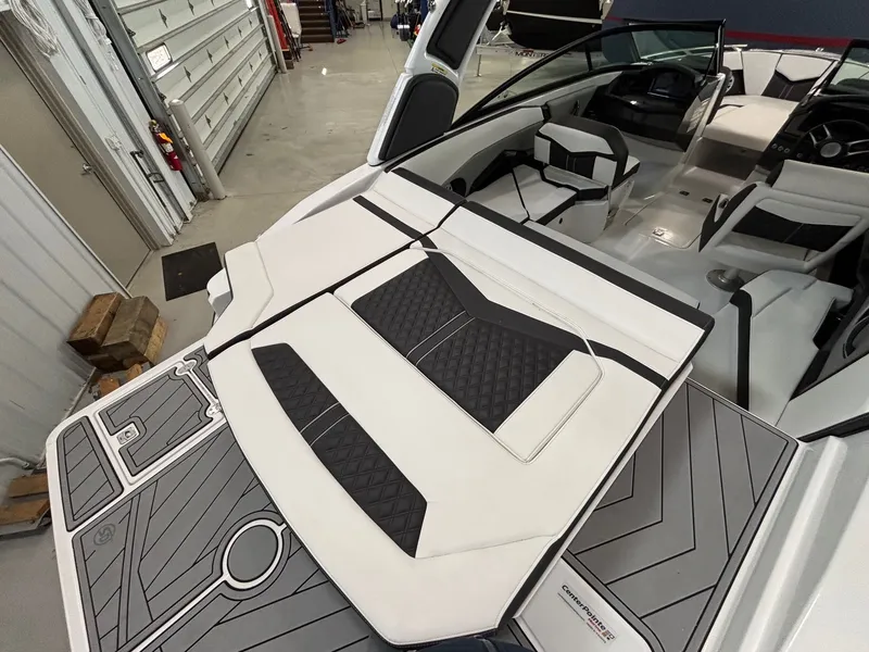 Slide: The Image of Monterey 238SS Luxury Bowrider 2025 - 20