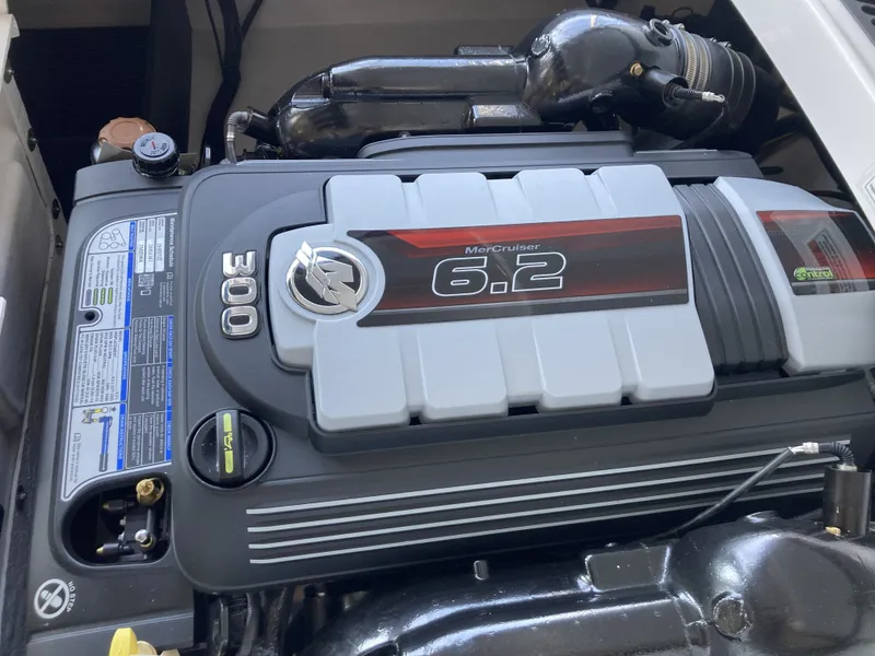 Slide: The Image of Monterey 238SS Luxury Bowrider 2025 - 30