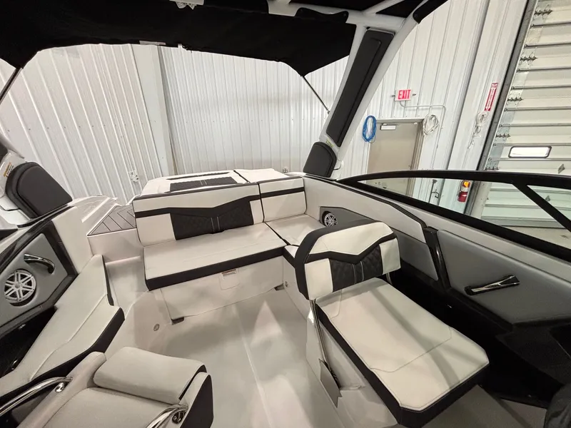 Slide: The Image of Monterey 238SS Luxury Bowrider 2025 - 4