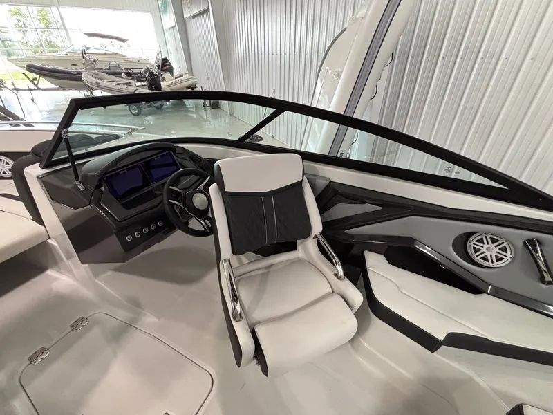 Slide: The Image of Monterey 238SS Luxury Bowrider 2025 - 43