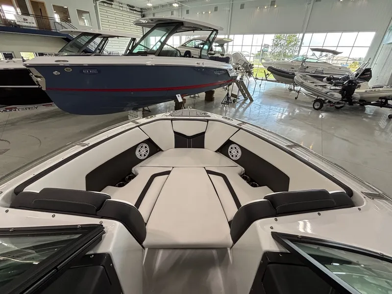 Slide: The Image of Monterey 238SS Luxury Bowrider 2025 - 44