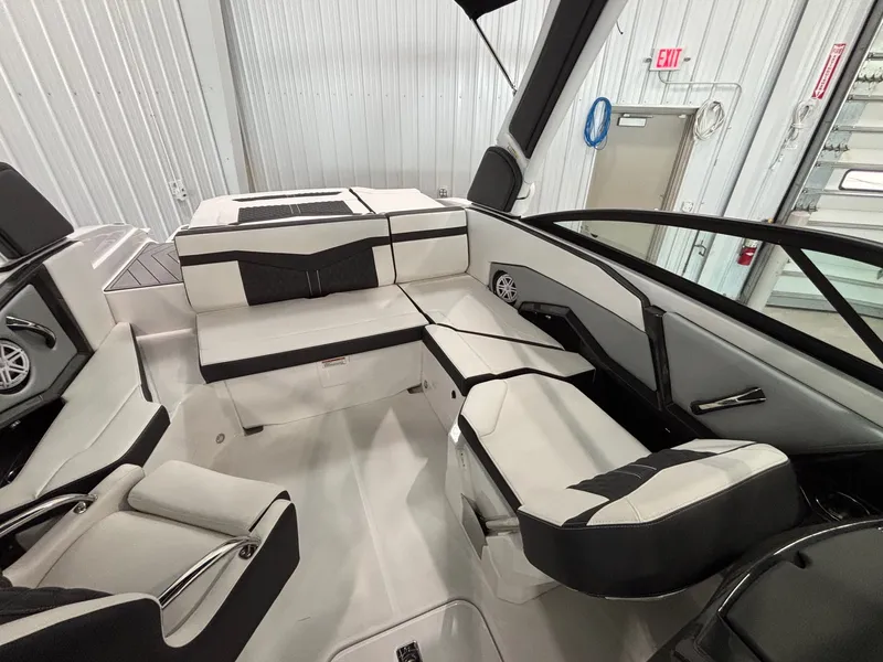 Slide: The Image of Monterey 238SS Luxury Bowrider 2025 - 51