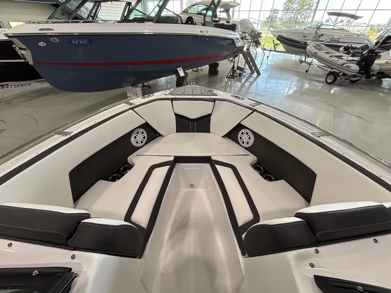 Slide: The Image of Monterey 238SS Luxury Bowrider 2025 - 7