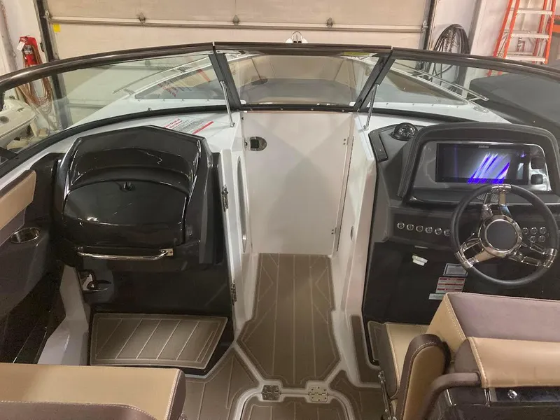 Slide: The Image of Monterey 278SS Bowrider 2025 - 10