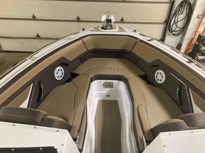 Slide: The Image of Monterey 278SS Bowrider 2025 - 12