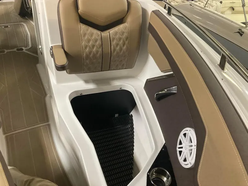 Slide: The Image of Monterey 278SS Bowrider 2025 - 13