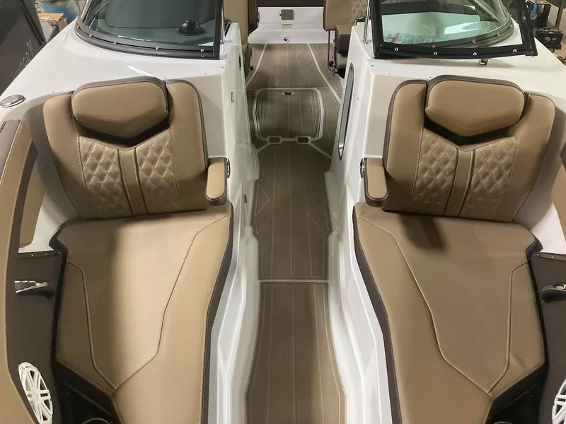 Slide: The Image of Monterey 278SS Bowrider 2025 - 14