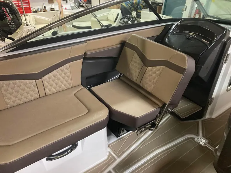 Slide: The Image of Monterey 278SS Bowrider 2025 - 18