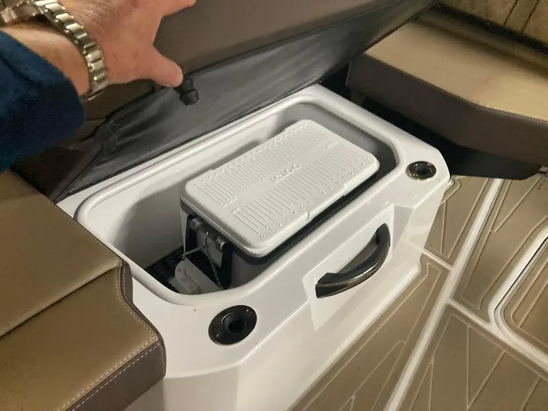 Slide: The Image of Monterey 278SS Bowrider 2025 - 20