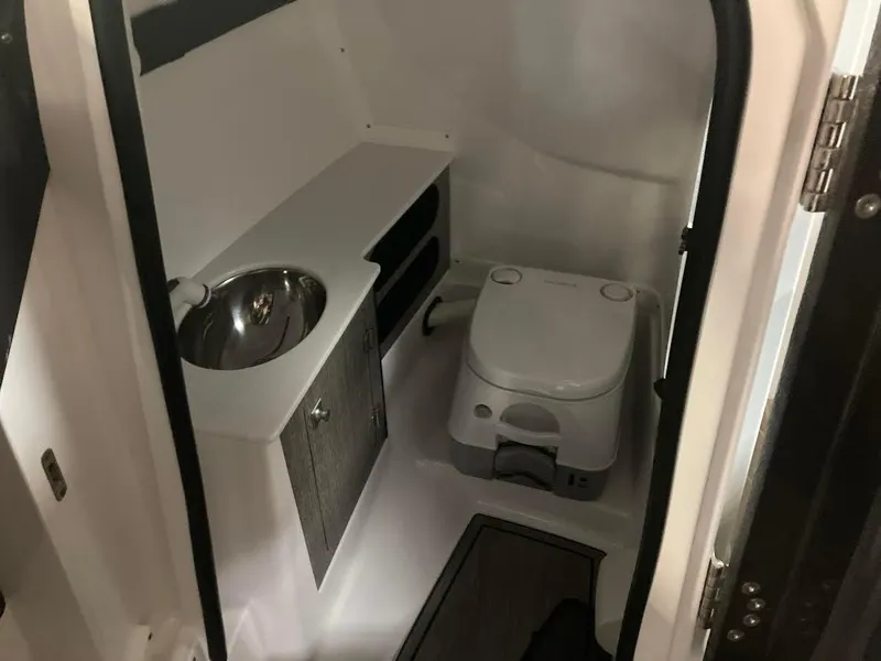 Slide: The Image of Monterey 278SS Bowrider 2025 - 23