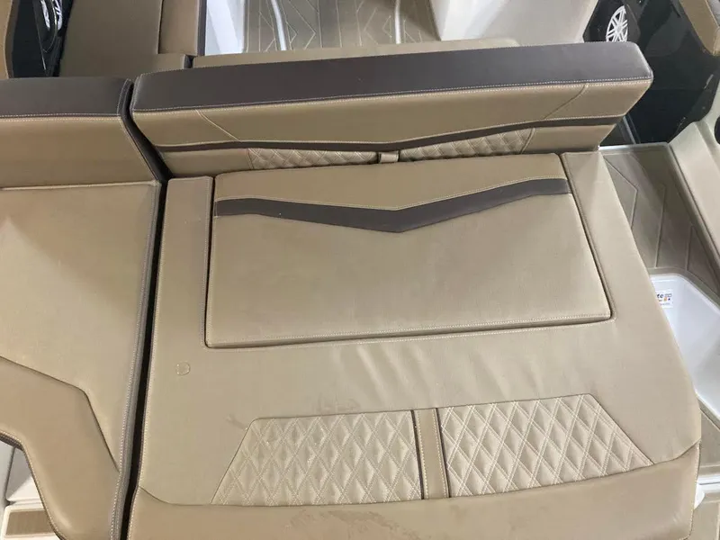 Slide: The Image of Monterey 278SS Bowrider 2025 - 9