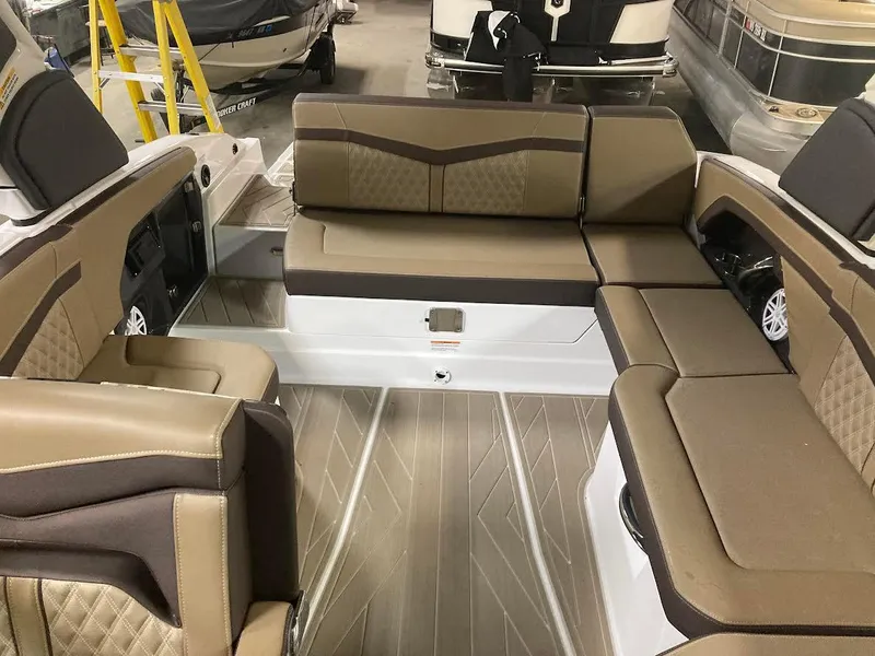 Slide: The Image of Monterey 278SS Super Sport 2025 - 17