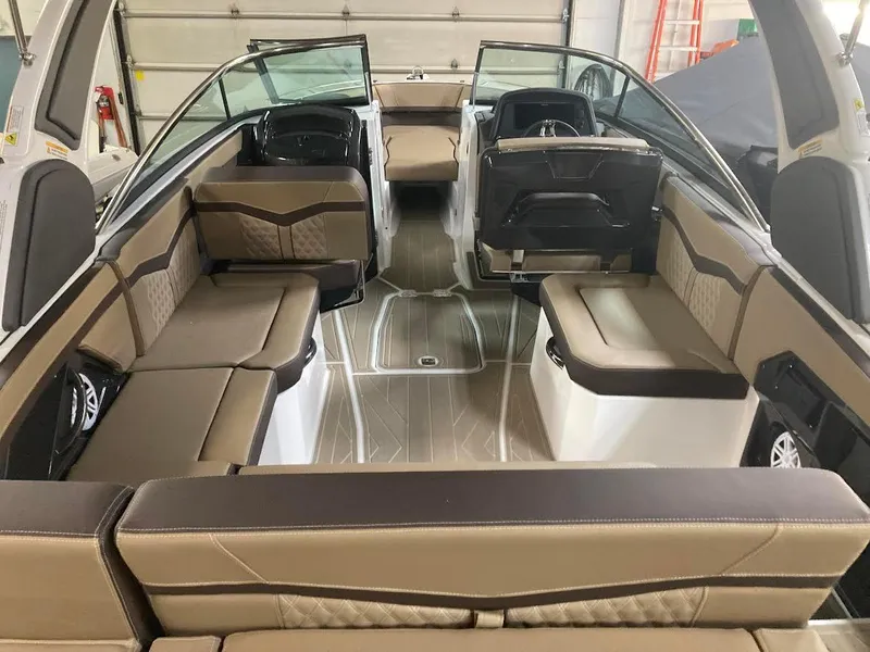 Slide: The Image of Monterey 278SS Super Sport 2025 - 5