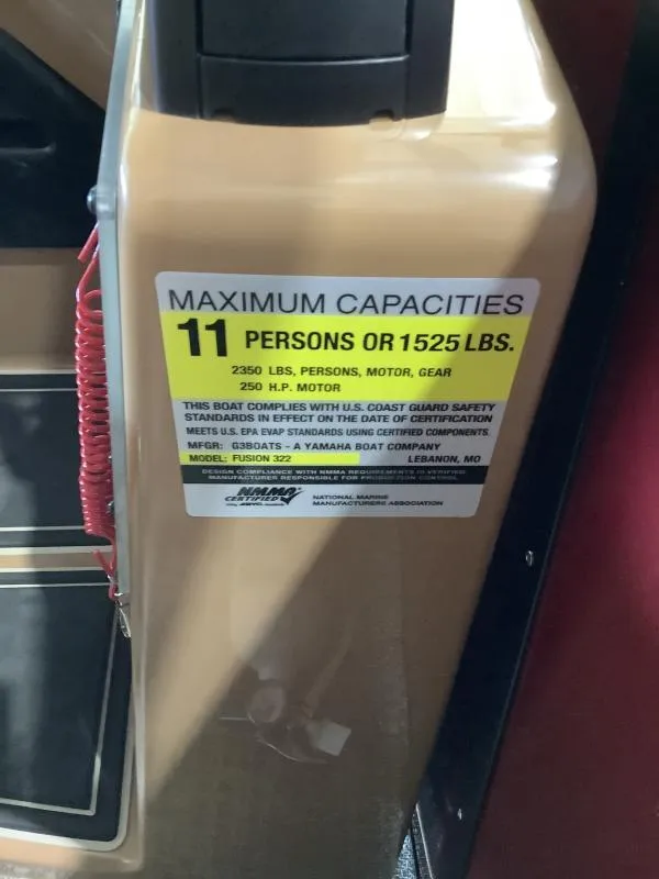 Slide: The Image of 2025 G3 Fusion 322RC boat capacity label, 11 persons or 1525 lbs. - 14