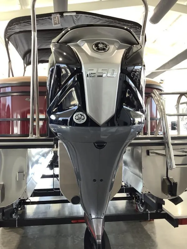 Slide: The Image of 2025 G3 Fusion 322RC boat with powerful 250 engine, sleek design. - 5