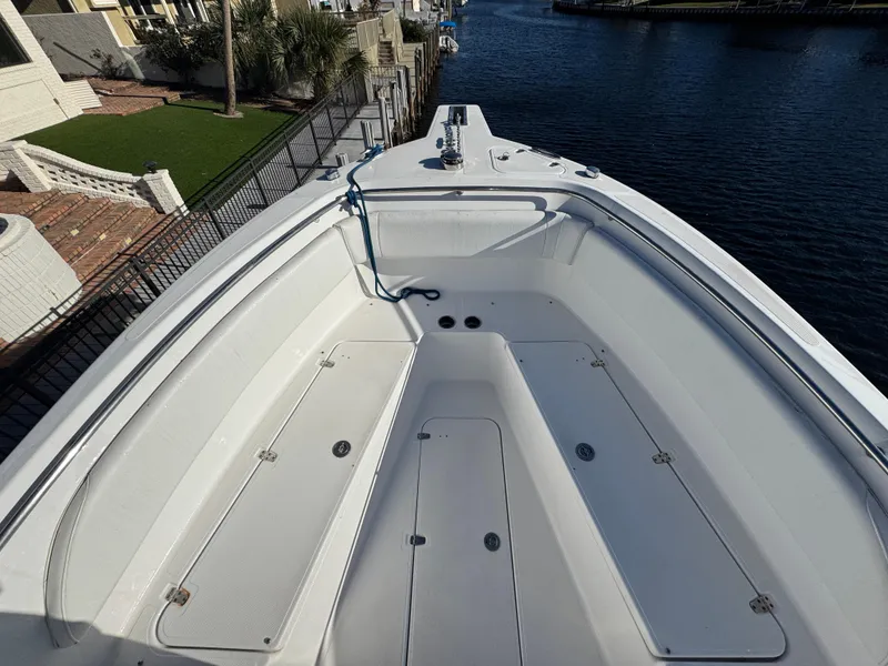 Slide: The Image of 2007 Pro-Line 29 Super Sport boat, spacious deck view by waterfront. - 9