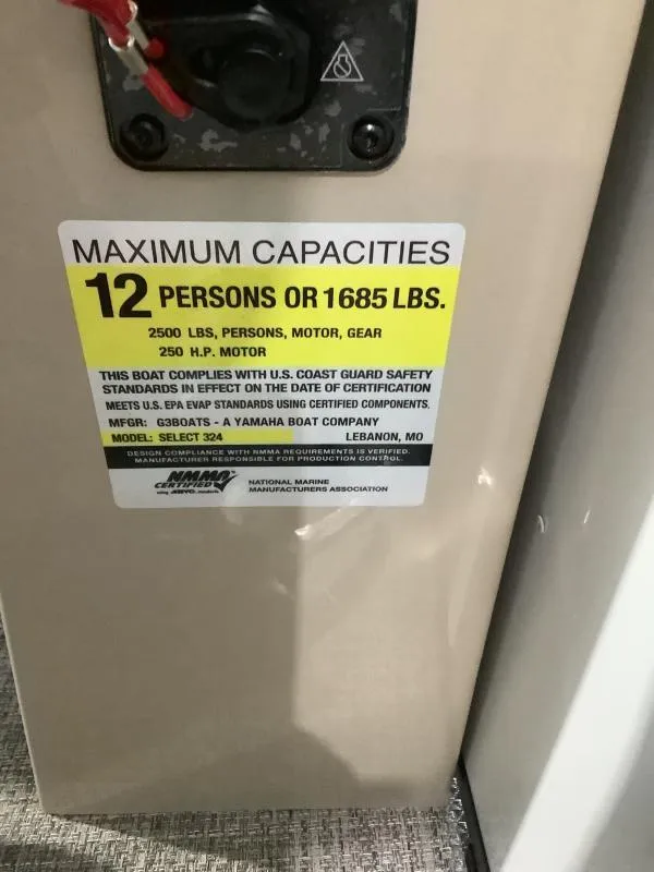 Slide: The Image of Capacity label for 2025 G3 SELECT 324SS boat: 12 persons or 1685 lbs. - 12