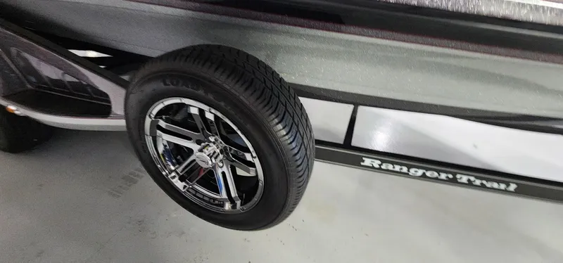 Slide: The Image of 2019 Ranger Z521L boat trailer with black alloy wheel. - 4