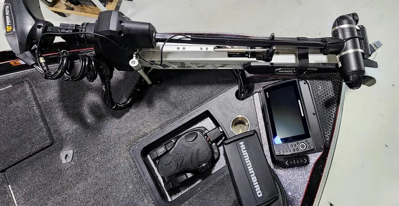 Slide: The Image of 2019 Ranger Z521L boat deck with trolling motor and Humminbird fish finder. - 9