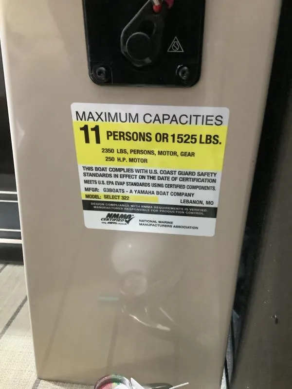 Slide: The Image of 2025 G3 Select 322SS capacity label: 11 persons or 1525 lbs, 250 HP motor. - 14