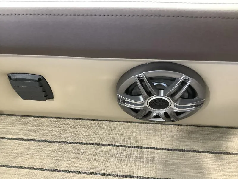 Slide: The Image of Speaker and outlet on G3 Select 322SS boat, 2025 model, beige interior. - 18