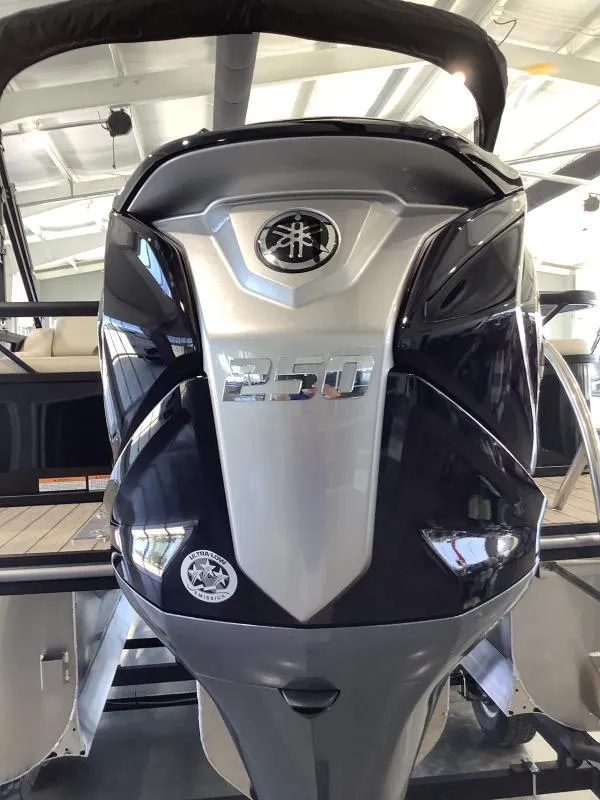 Slide: The Image of 2025 G3 Select 322SS boat engine, sleek design in a showroom setting. - 5