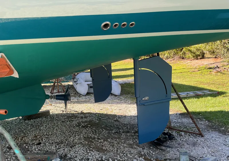 Slide: The Image of 2006 Shannon Shoalsailer boat hull with dual rudders on dry land. - 6