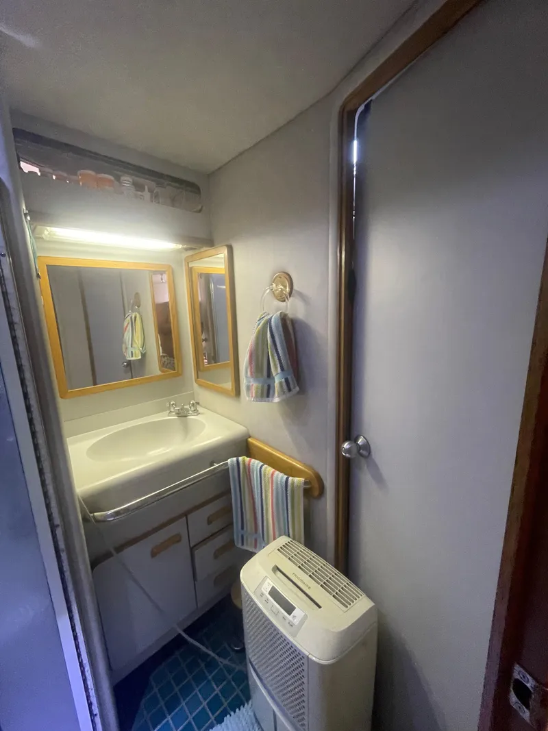 Slide: The Image of Bathroom interior of 1991 Sea Ray Sun Dancer 480 Express yacht. - 13