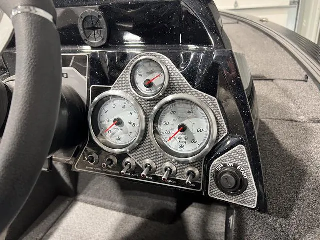 Slide: The Image of Dashboard of 2025 Lund 2075 Pro-V Bass XS boat with gauges and controls. - 21