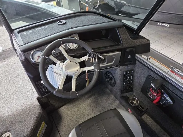 Slide: The Image of Lund 1975 Pro-V Sport 2025 - 12