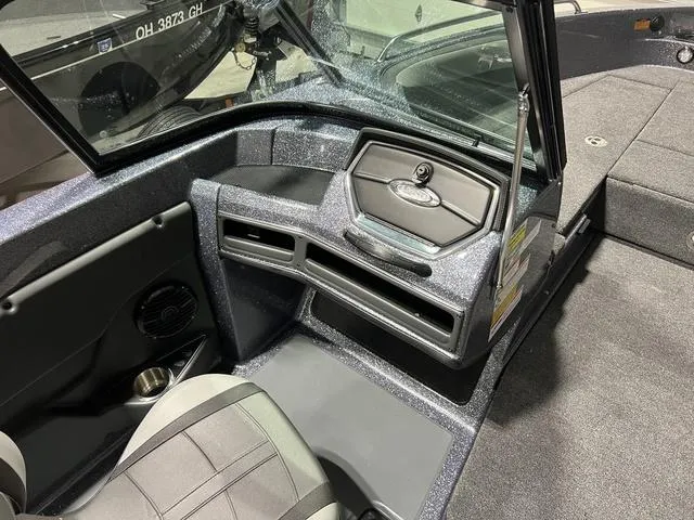 Slide: The Image of Lund 189 Tyee GL Sport 2025 - 11