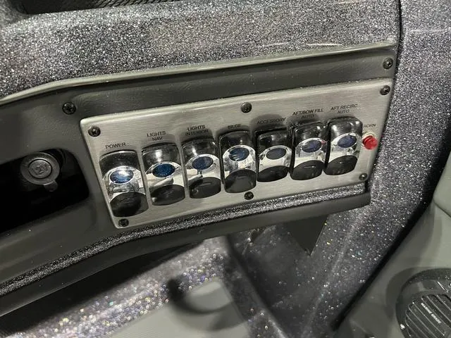 Slide: The Image of Lund 189 Tyee GL Sport 2025 - 16