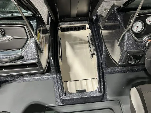 Slide: The Image of Lund 189 Tyee GL Sport 2025 - 18