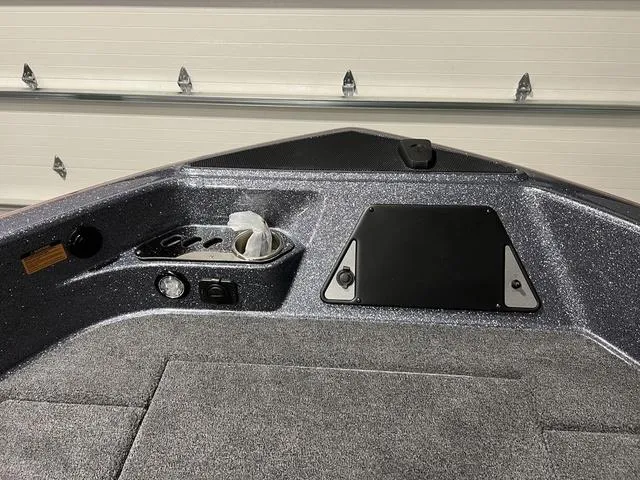 Slide: The Image of Lund 189 Tyee GL Sport 2025 - 24