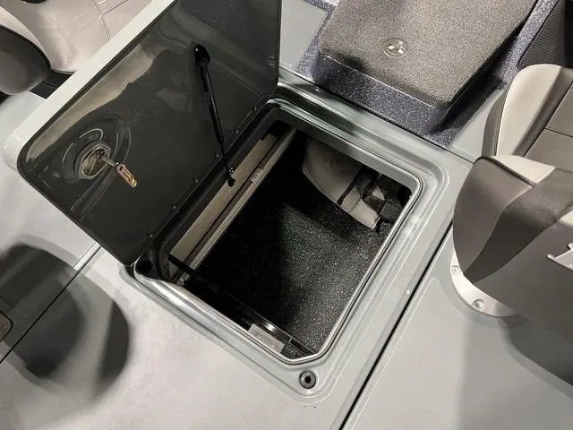 Slide: The Image of Lund 189 Tyee GL Sport 2025 - 25