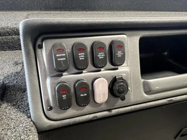 Slide: The Image of Lund 1875 Pro Guide Tiller 2023 - 10