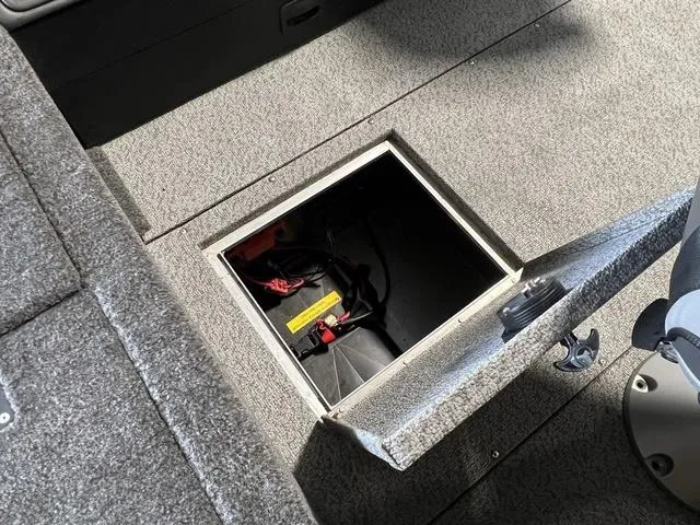 Slide: The Image of Lund 1875 Pro Guide Tiller 2023 - 12