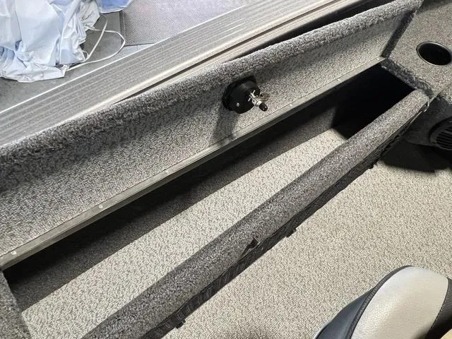 Slide: The Image of Lund 1875 Pro Guide Tiller 2023 - 14