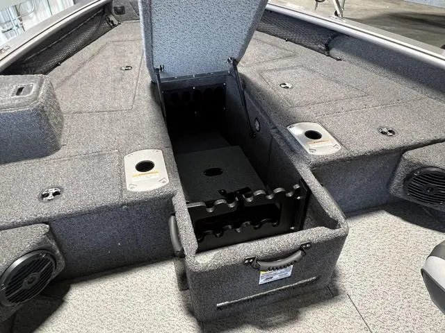 Slide: The Image of Lund 1875 Pro Guide Tiller 2023 - 15