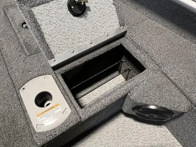 Slide: The Image of Lund 1875 Pro Guide Tiller 2023 - 18