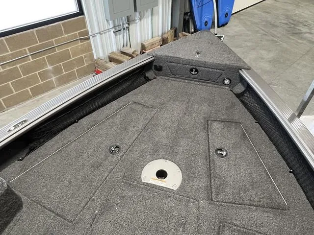 Slide: The Image of Lund 1875 Pro Guide Tiller 2023 - 20