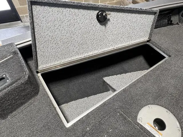 Slide: The Image of Lund 1875 Pro Guide Tiller 2023 - 21