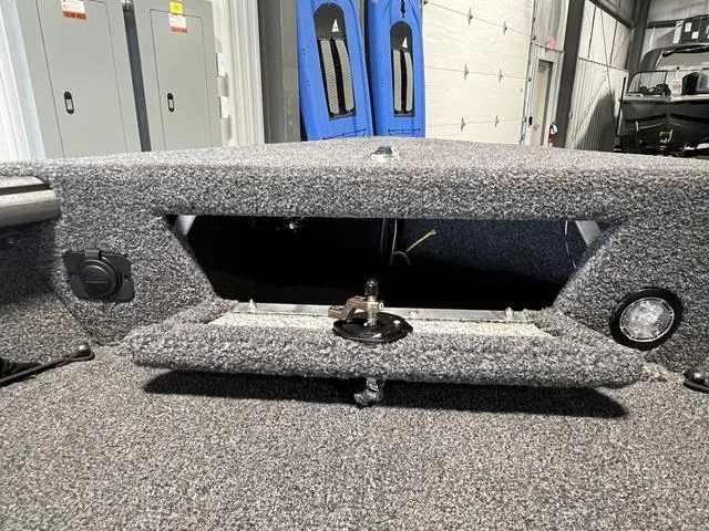 Slide: The Image of Lund 1875 Pro Guide Tiller 2023 - 25